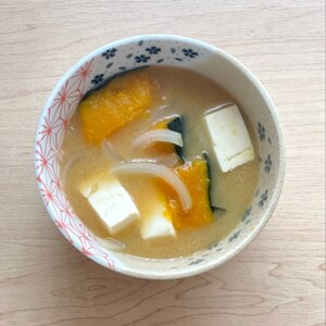 かぼちゃと豆腐と玉ねぎの味噌汁☆